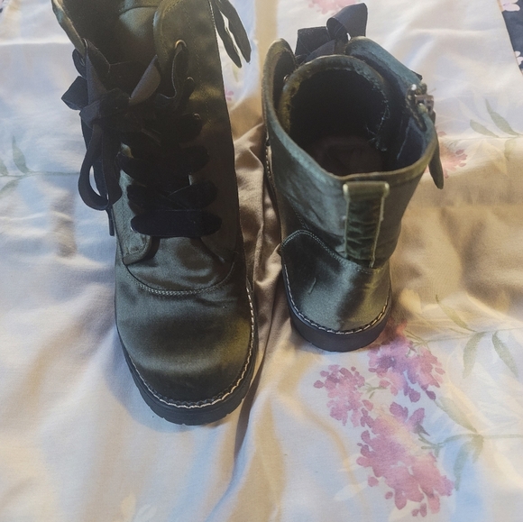 DIRTY LAUNDRY Ankle Boots - Picture 11 of 11